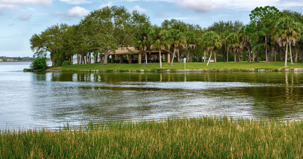 are dogs allowed at lake seminole park