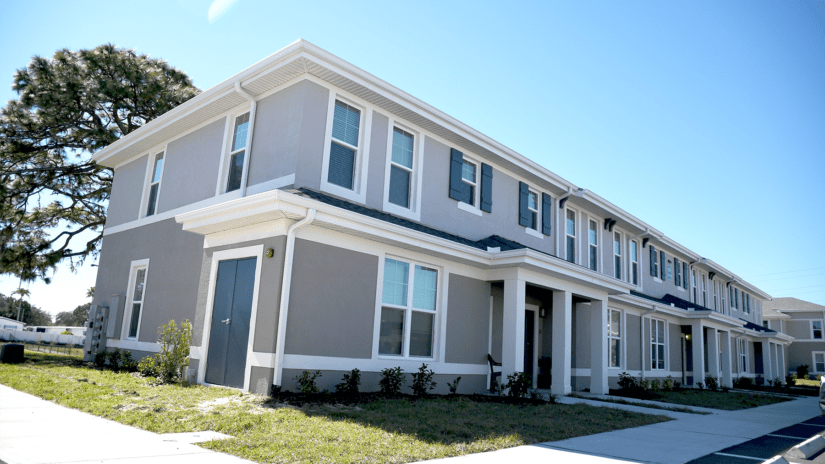 Exterior of Eagle Ridge Apartments in Tarpon Springs