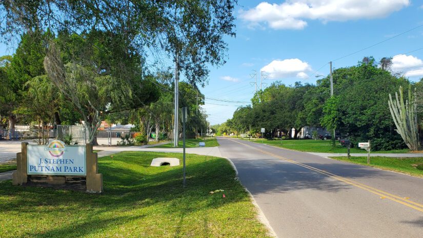 Riviere Road at Putnam Park, looking north