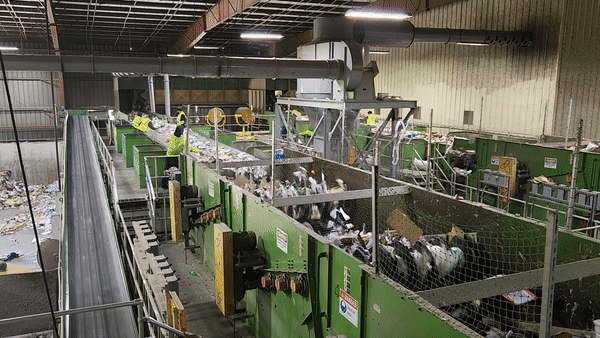 Video of sorting machinery at a MRF